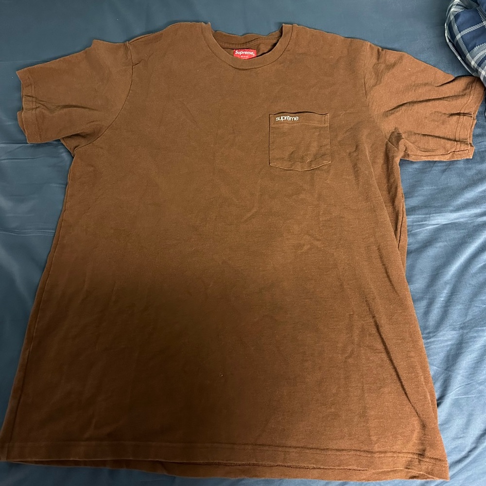 NWOT Supreme pocket logo tee